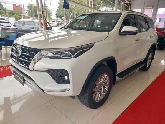 TOYOTA HILUX SW4 2.8 D-4D TURBO DIESEL SRX 4X4 AUTOMÁTICO